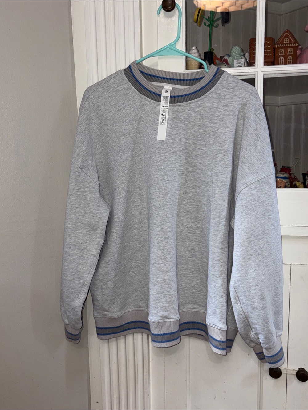 lululemon athletica Women’s Light Gray Crewneck Sweatshirt with Blue Trim